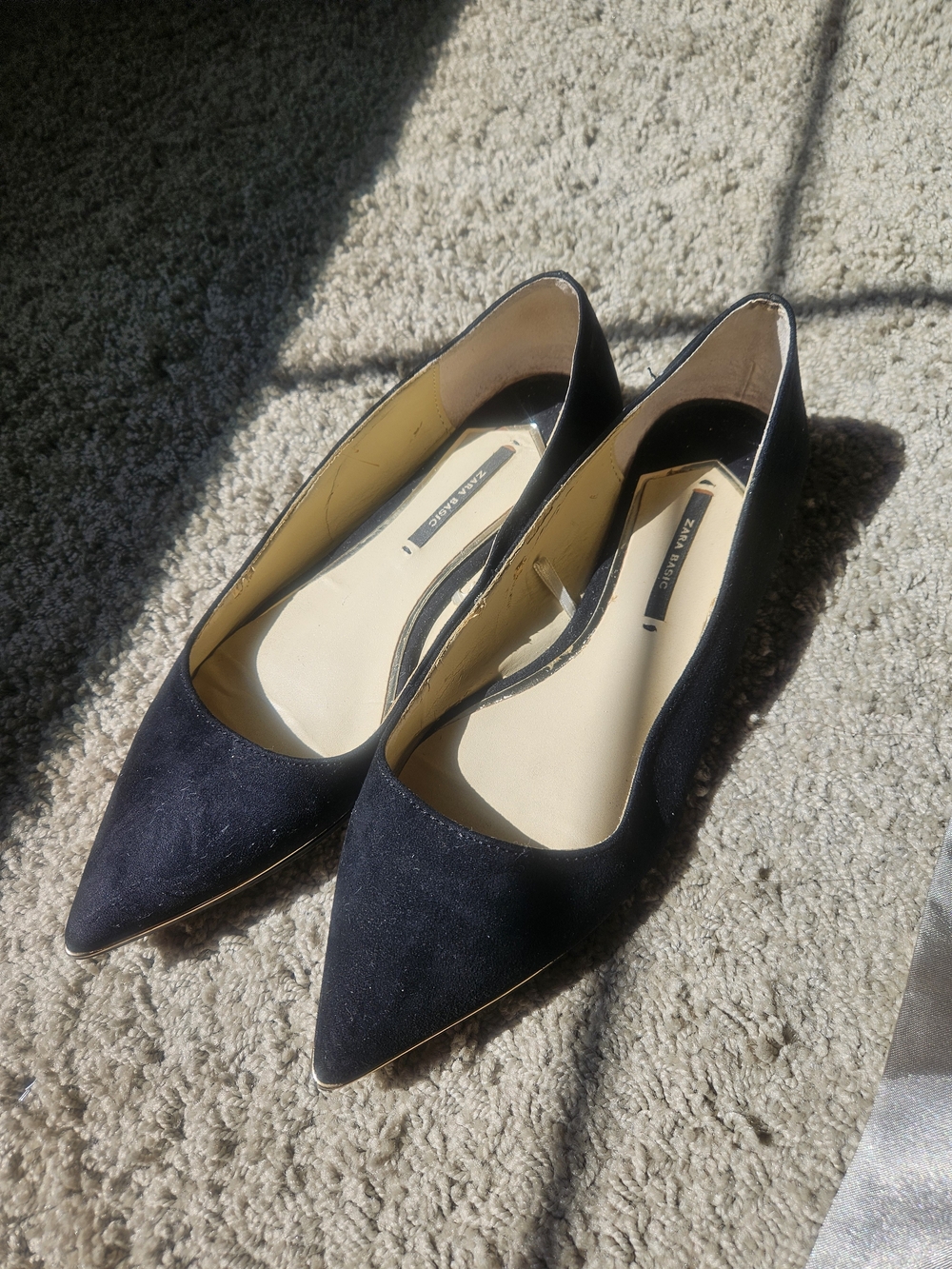 Zara Black Pointed-Toe Suede Flats Size 6